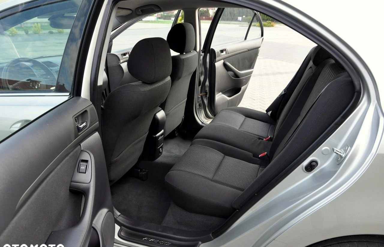 Toyota Avensis cena 17900 przebieg: 211258, rok produkcji 2005 z Dzierzgoń małe 742